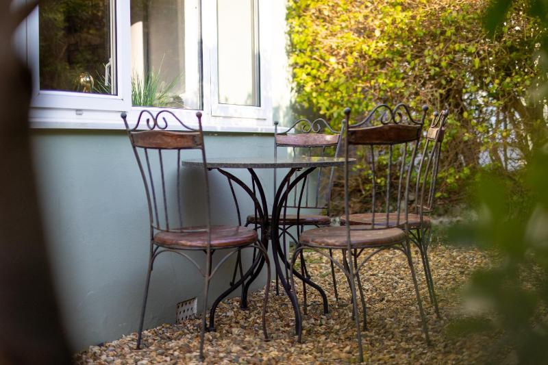 Sunbury Villa - Close to Town and Beaches - image 7