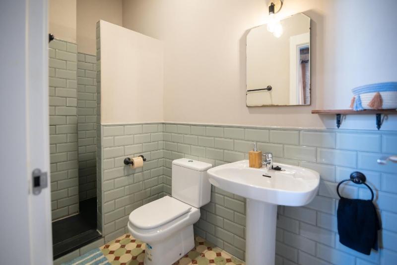 Quadruple Room with Private Bathroom image 4