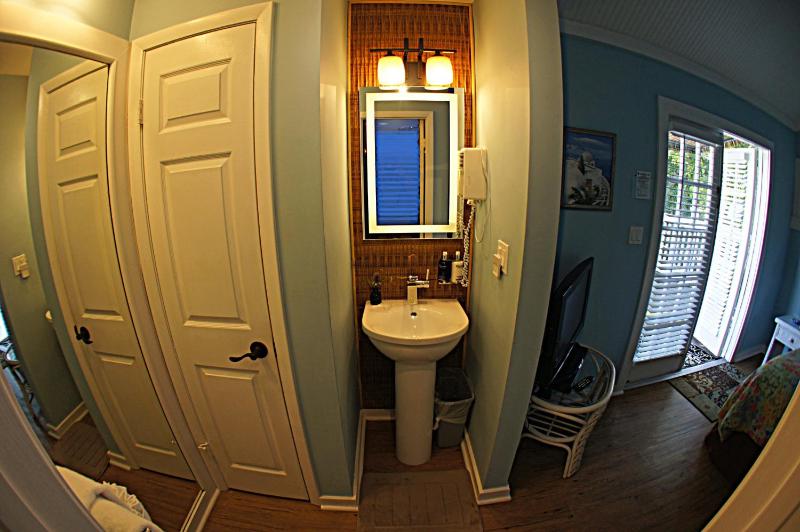 Deluxe King Room with Terrace image 4