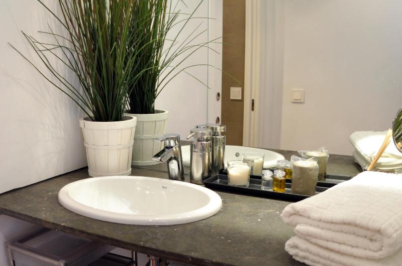 Two-Bedroom Apartment with Balcony image 2