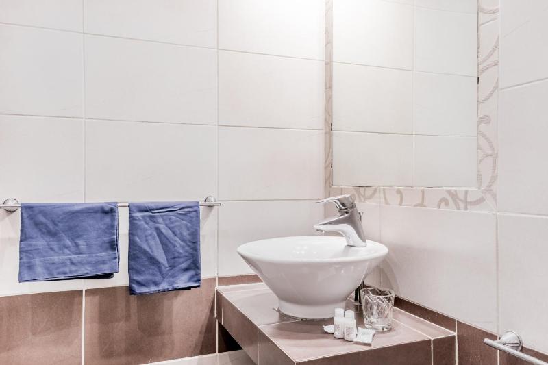 Deluxe Double Room image 3