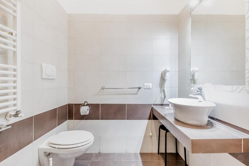 Deluxe Double Room image 3