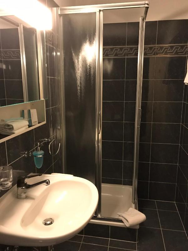 Classic Double Room image 3