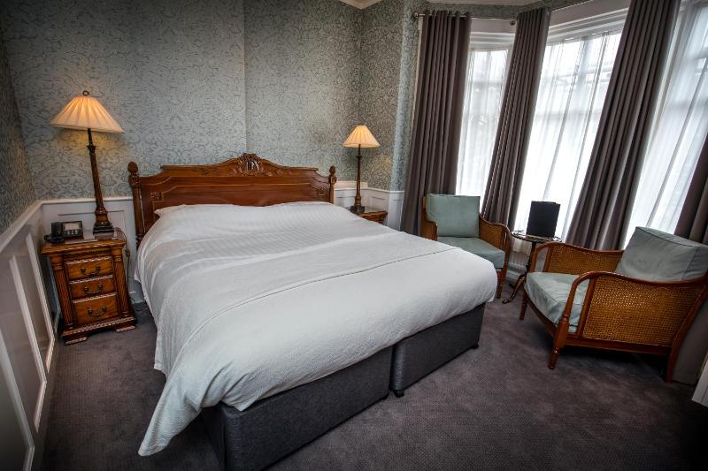 Superior Double Room image 4