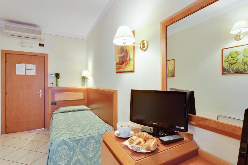 Single Room image 3