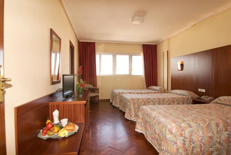 Standard Triple Room image 1