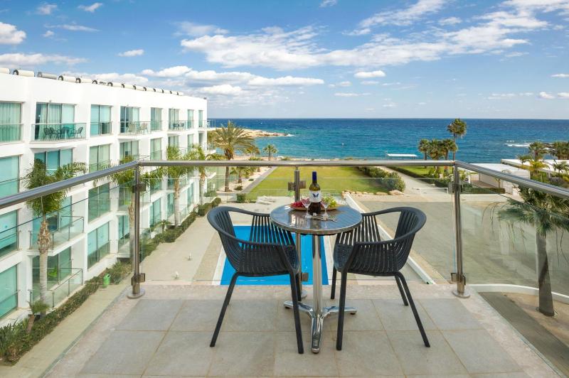 GABRIELA - Coralli Beachfront Apartment - image 1
