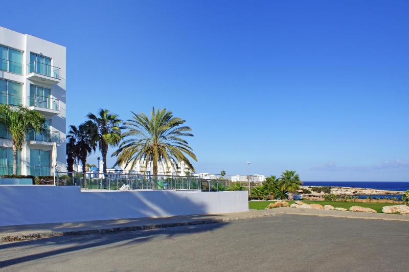 GABRIELA - Coralli Beachfront Apartment - image 12