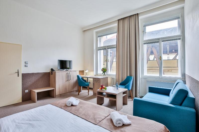 Double Room image 2