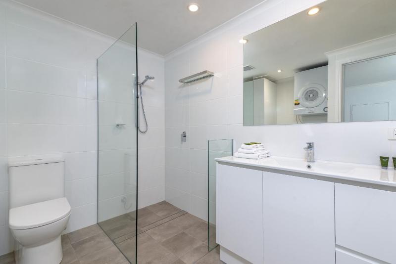 Seascape Holidays - Coral Apartments - image 5