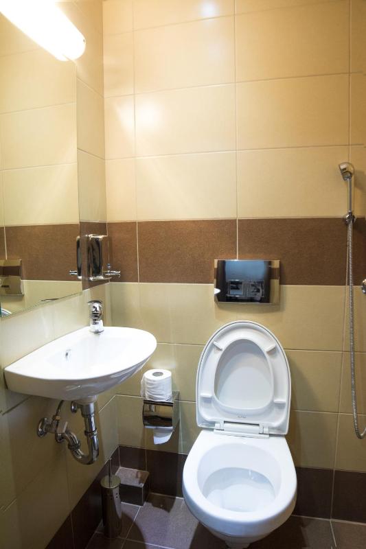 Quadruple Room with Bathroom image 2