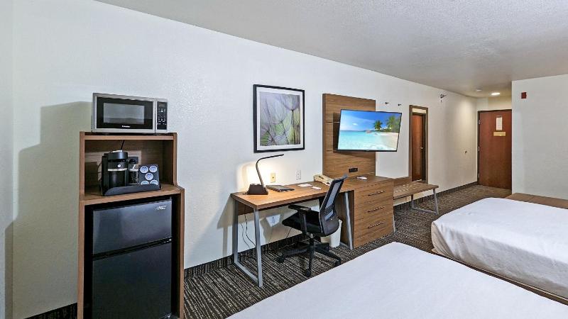Queen Room Suite  with Two Queen Beds image 3