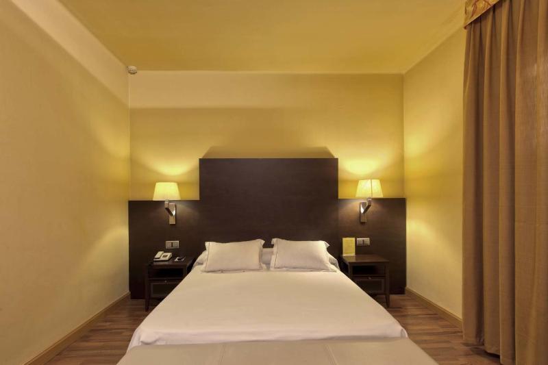 Double or Twin Room image 4