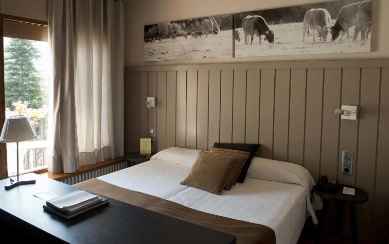 Double Room with Balcony and Garden View image 1