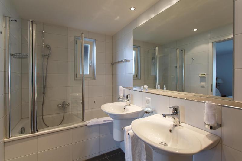Large Comfort Double Room with Lake View image 3