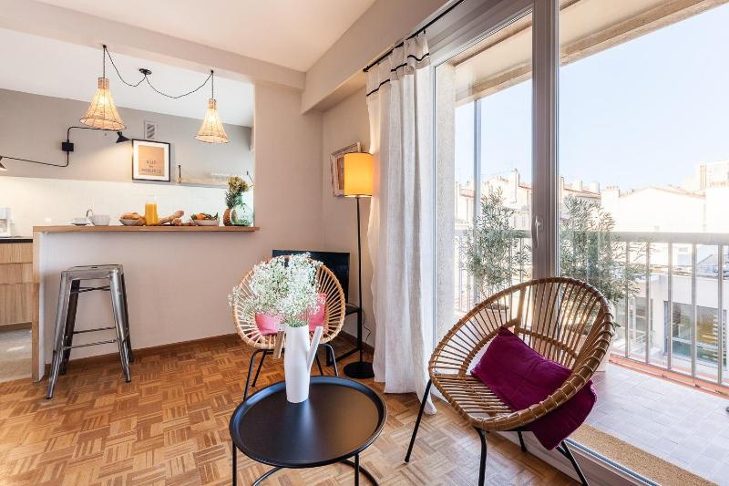 One-Bedroom Apartment image 3
