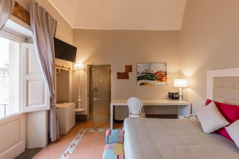Superior Double Room image 3