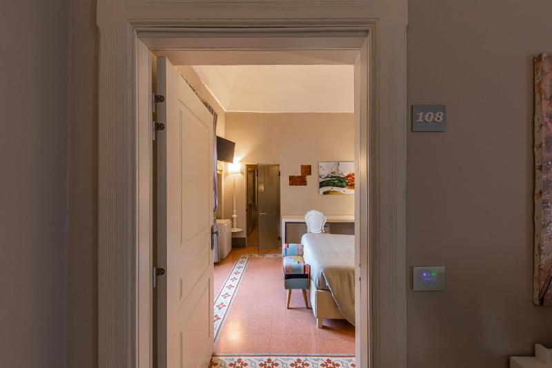 Superior Double Room image 4