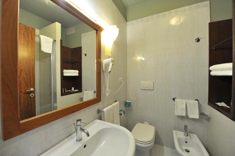 Superior Double or Twin Room with Balcony and Sea View image 4