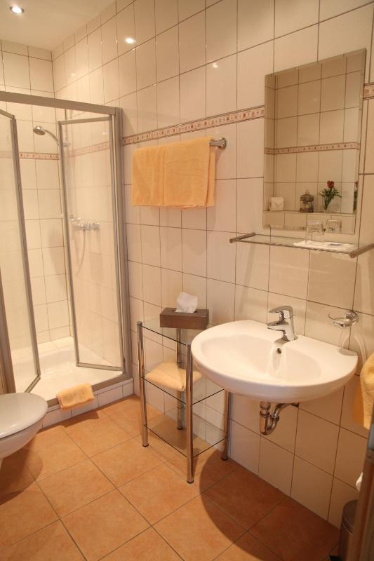 Double Room image 3