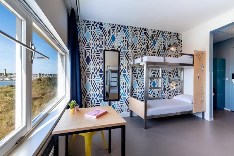 Comfort Twin with Bunk Beds and Private Bathroom with Shower image 3