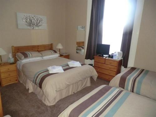 Double Room with Private Bathroom image 1