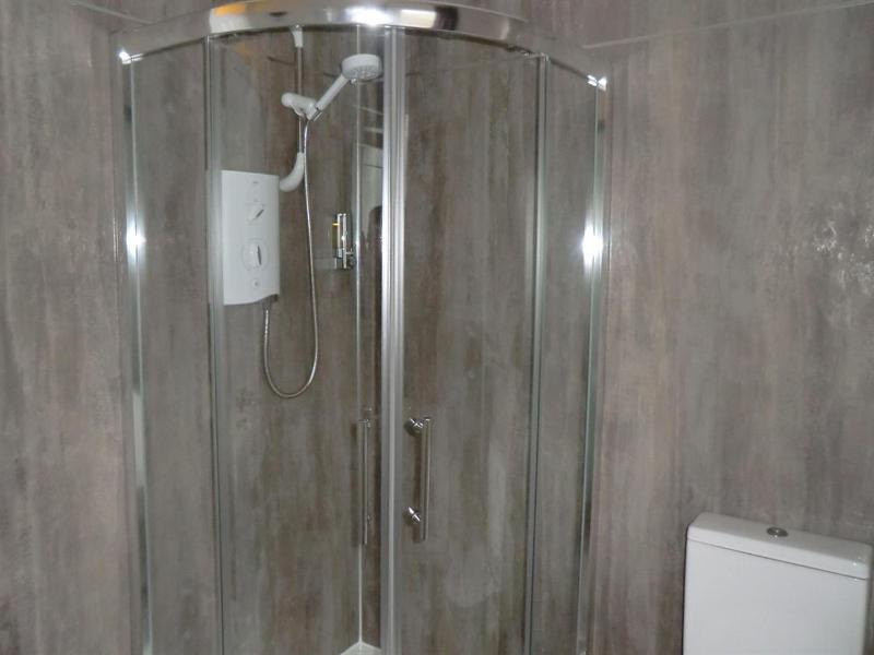 Single Room with Private Bathroom image 4