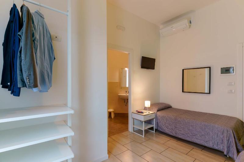 Twin Room image 1