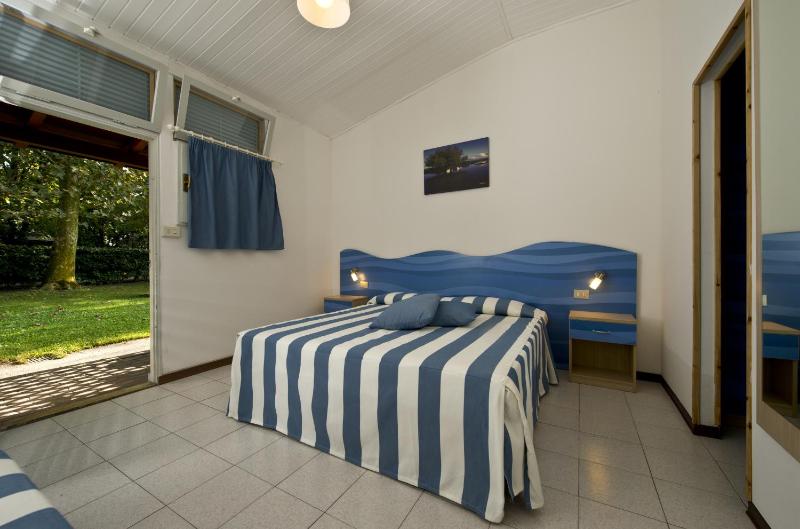 Quadruple Room with Garden View image 2