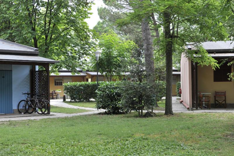 Quadruple Room with Garden View image 4