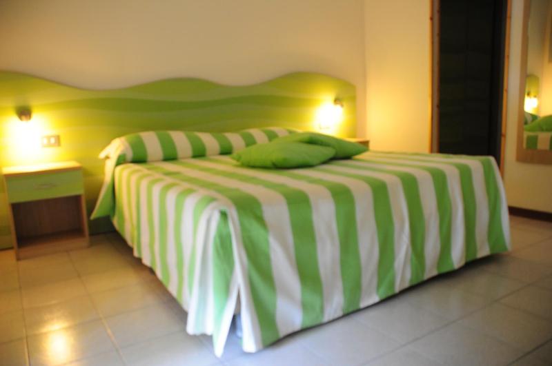 Quadruple Room with Garden View image 3