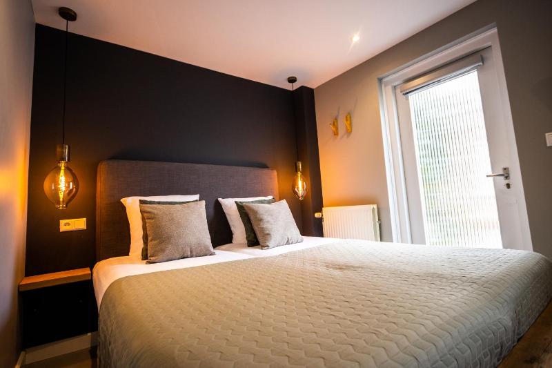 Double Room with Patio image 2