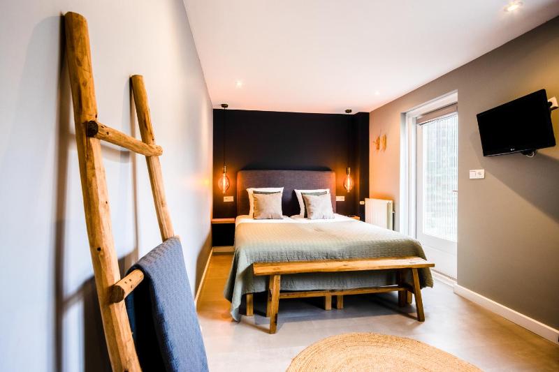Double Room with Patio image 4