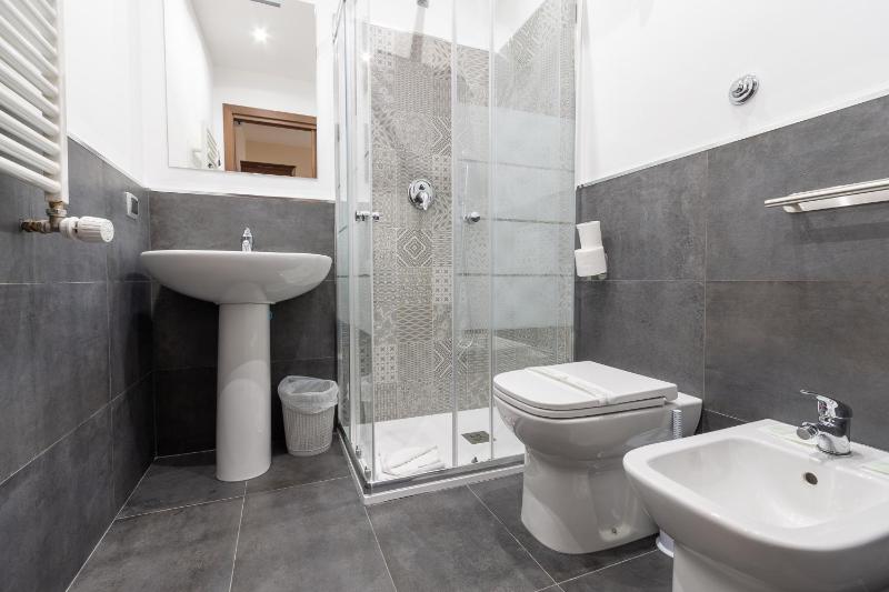 Standard Triple Room - via Catone 21 image 3