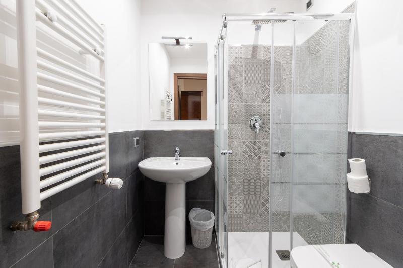 Standard Triple Room - via Catone 21 image 4