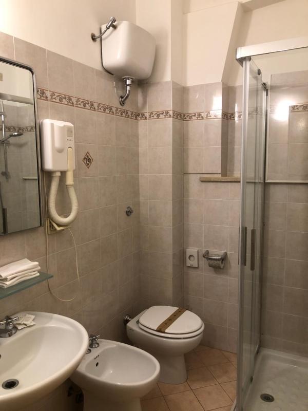 Standard Quadruple Room image 1
