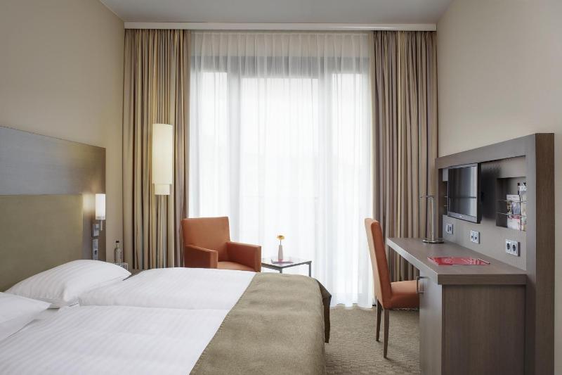 Standard Double Room image 4