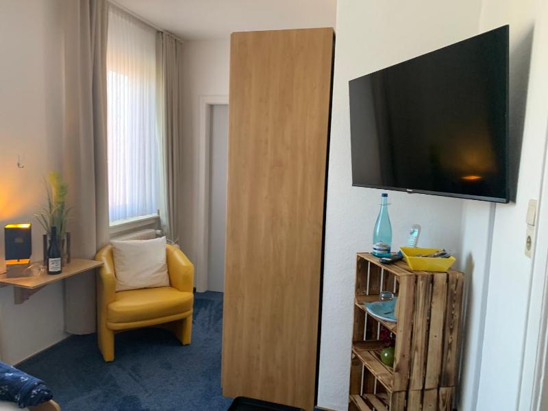 Single Room with Shower image 3