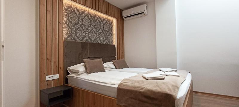 Large Double Room image 1