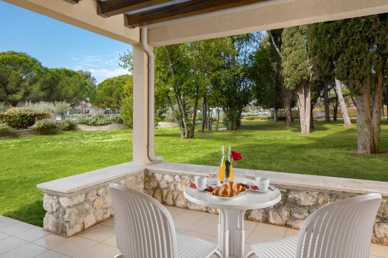 Classic Room with Balcony - Park Side image 1