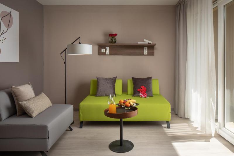 Classic Family room with Balcony - Park Side image 1