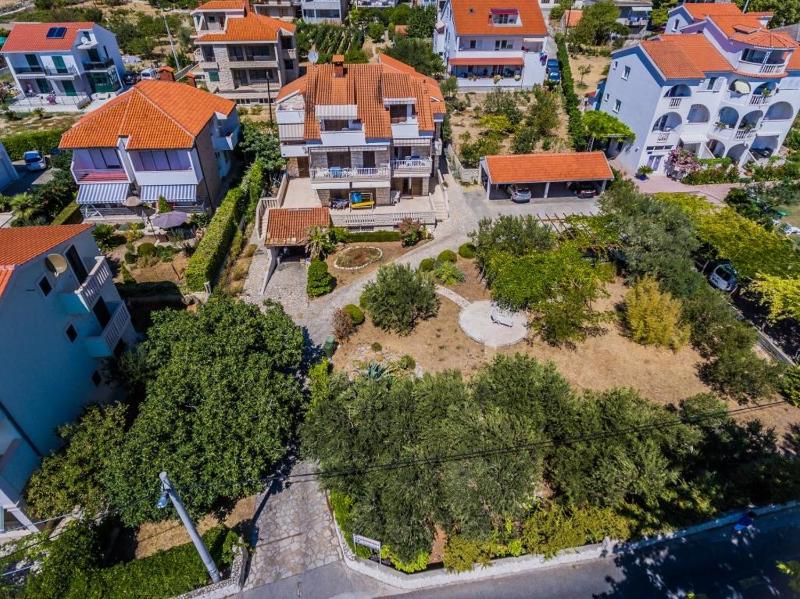 Studio apartment in Dugi Rat with sea view balcony air conditioning WiFi 5132-3 - image 2
