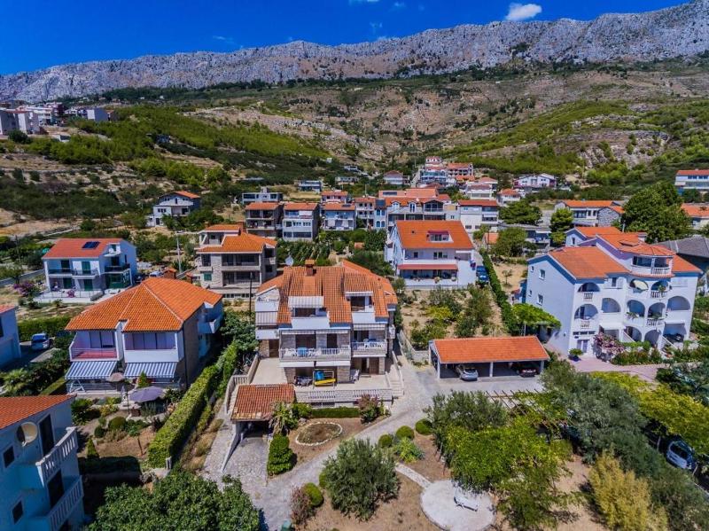 Studio apartment in Dugi Rat with sea view balcony air conditioning WiFi 5132-3 - image 21