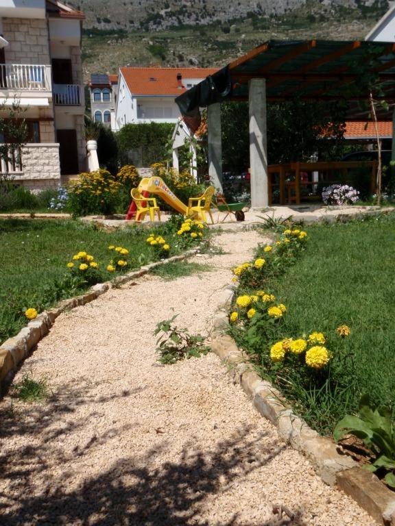 Studio apartment in Dugi Rat with sea view balcony air conditioning WiFi 5132-5 - image 4