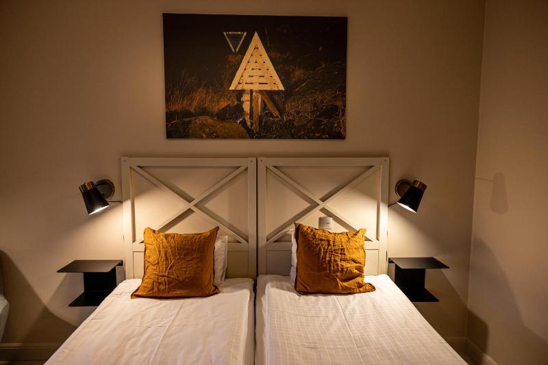 Double Room image 3