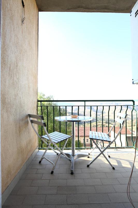 Quadruple Room with Balcony image 3