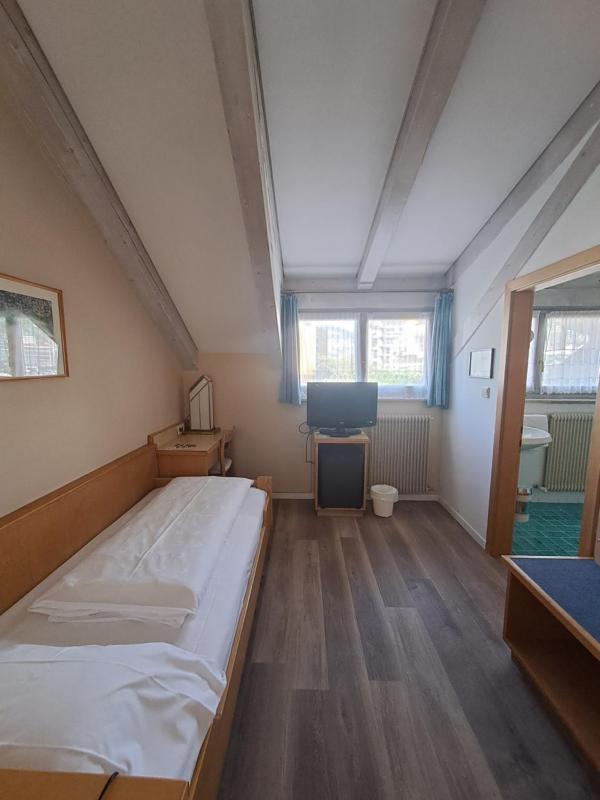 Single Room image 4