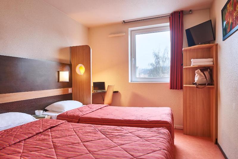 Twin Room image 3