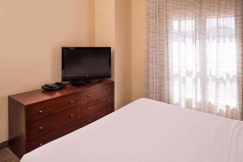 One-Bedroom King Suite with Sofa Bed and Fireplace image 4