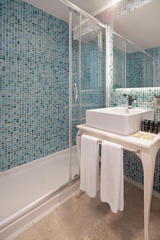 Standard Double or Twin Room with Sea View image 3